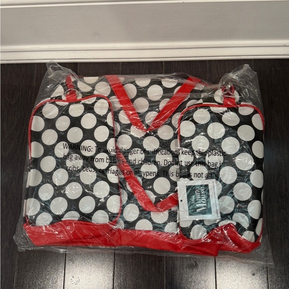 🎉Host Pick🎊 NWT Disney Minnie Mouse Black and Red Polka Dot DuffelTote Bag - Picture 2 of 3